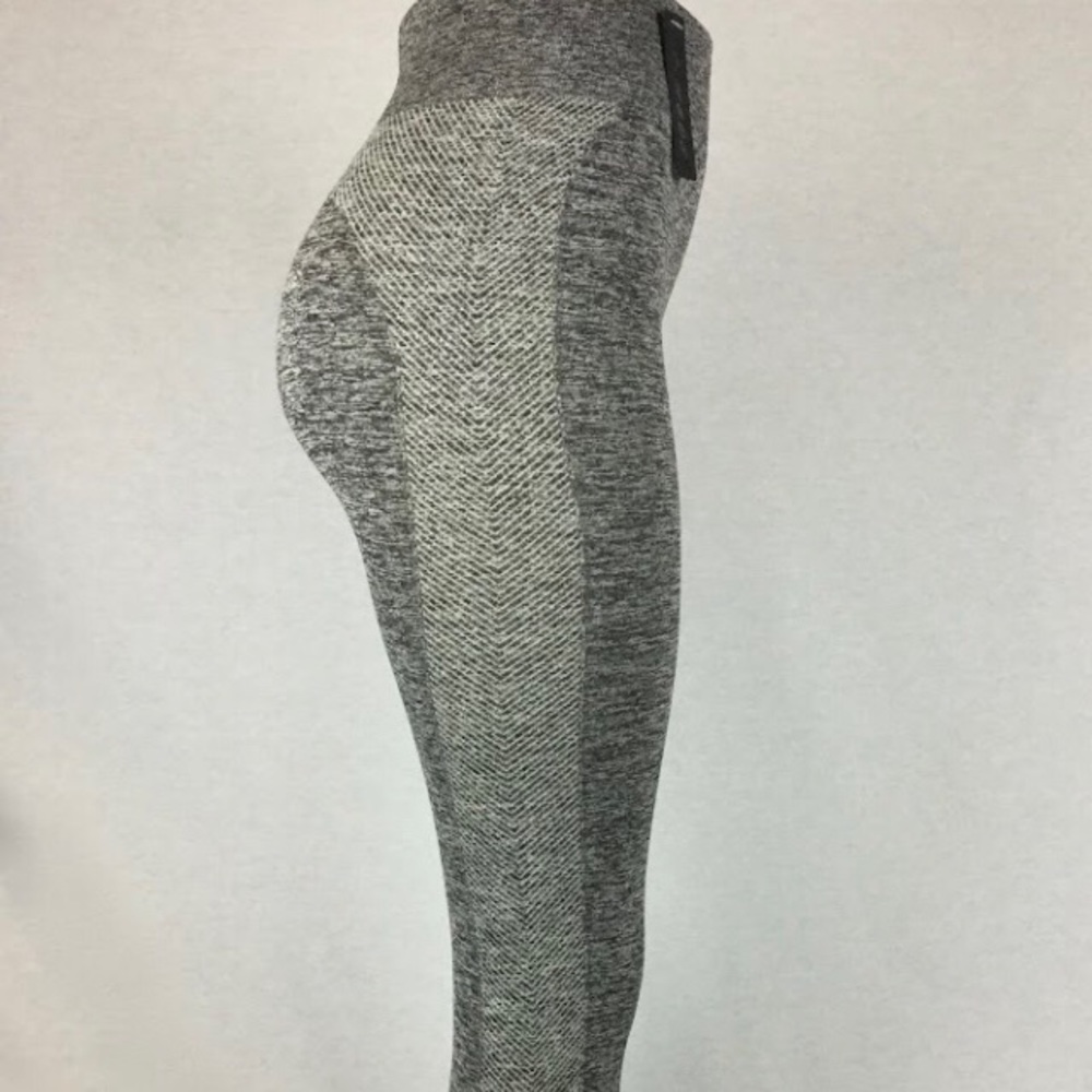 Light grey stretchy sport Women’s leggings with different textures one size